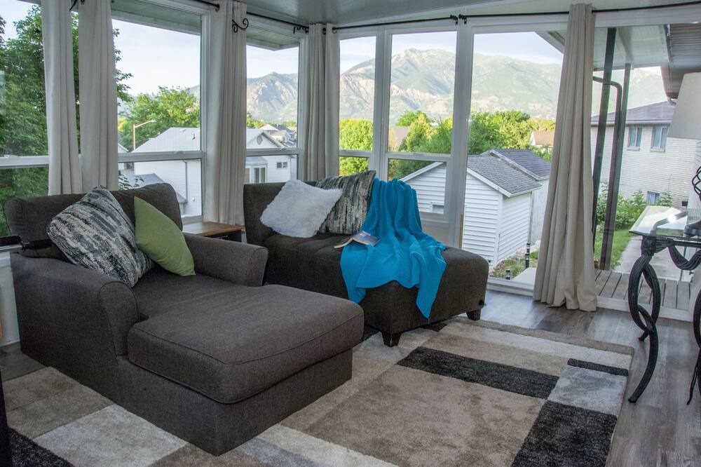 Photo of Livingroom in Riverdale