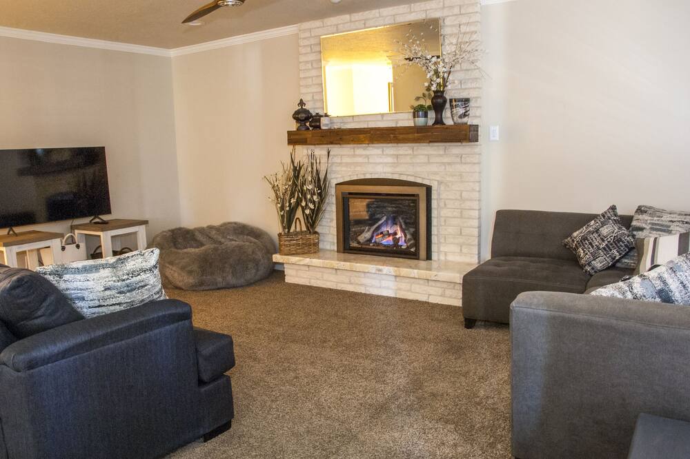 Photo of Livingroom in Riverdale