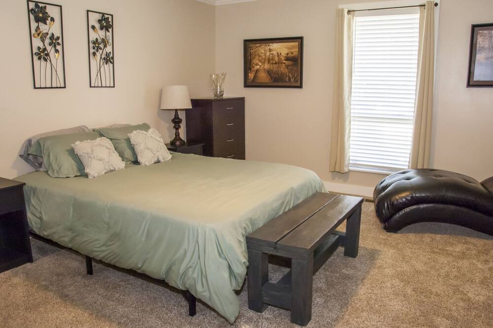 Photo of Bedroom in Riverdale