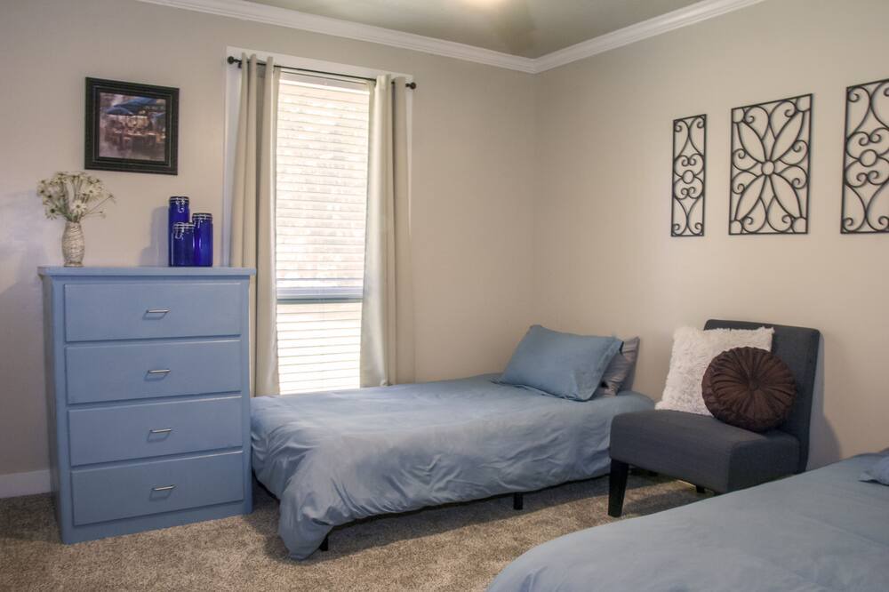 Photo of Bedroom in Riverdale