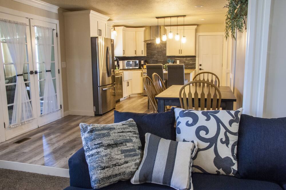 Photo of Livingroom in Riverdale