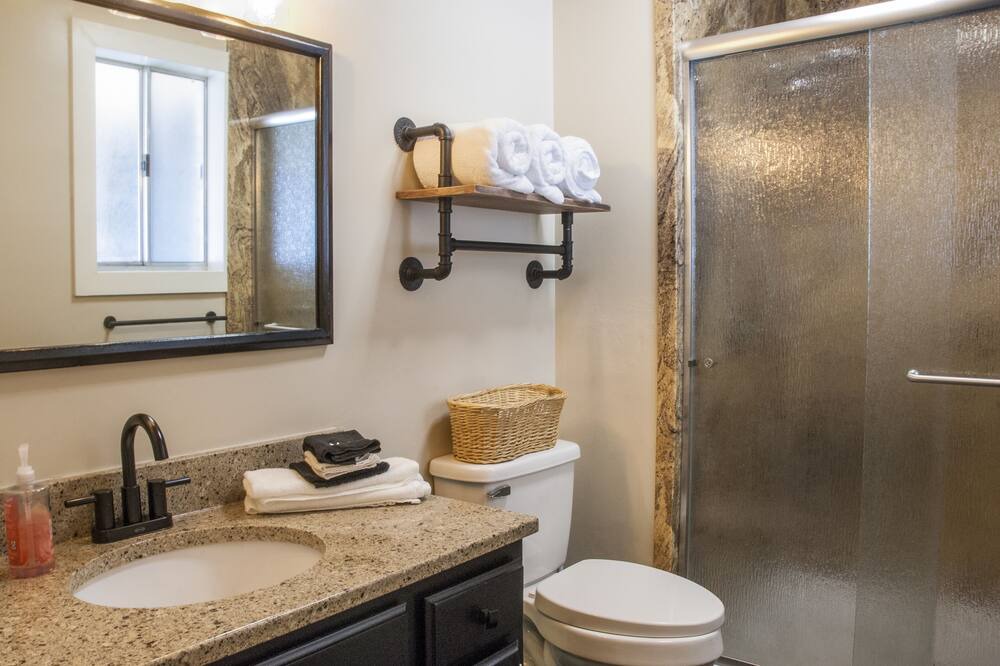 Photo of Bathroom in Riverdale