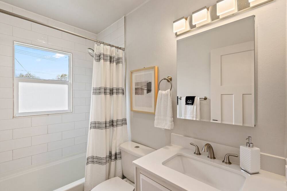 Photo of Bathroom in Sunset