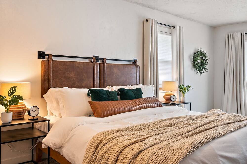 Photo of Bedroom in Sunset