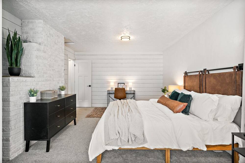 Photo of Bedroom in Sunset