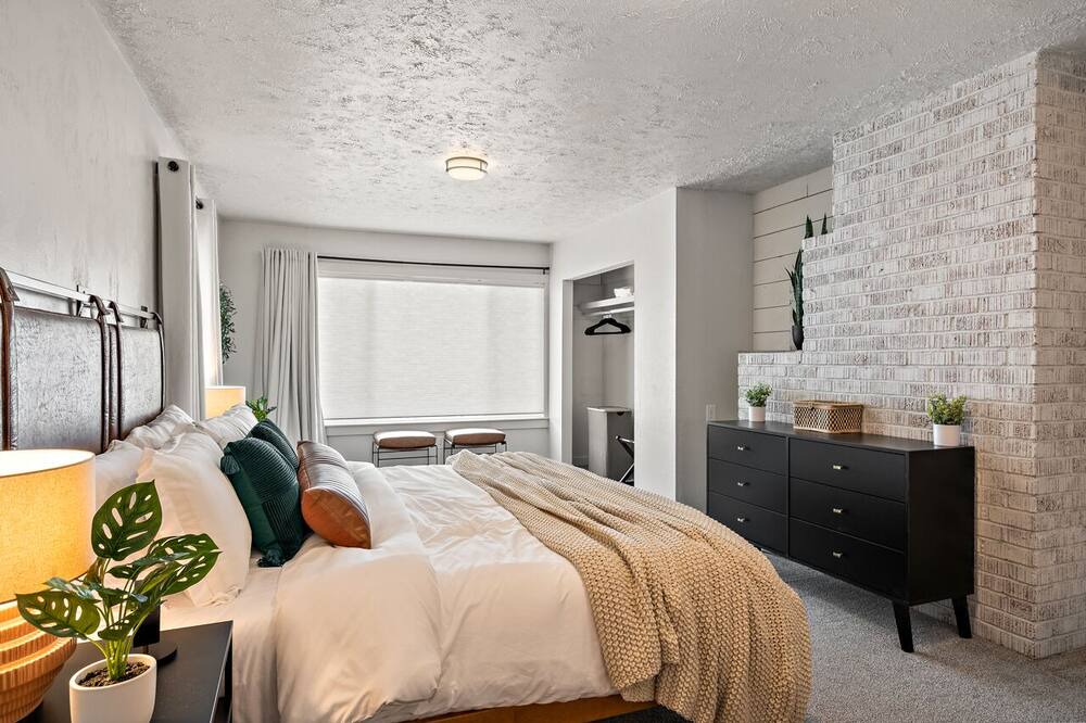 Photo of Bedroom in Sunset