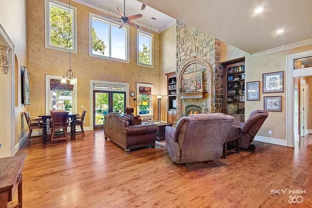 Photo of Livingroom in Maysville