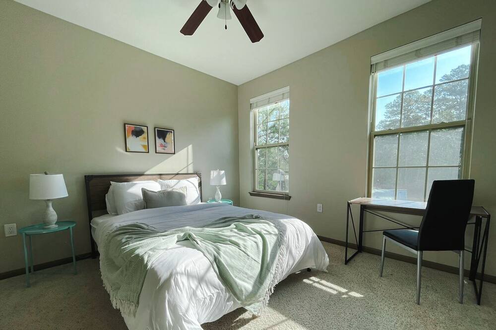 Photo of Bedroom in Ferndale