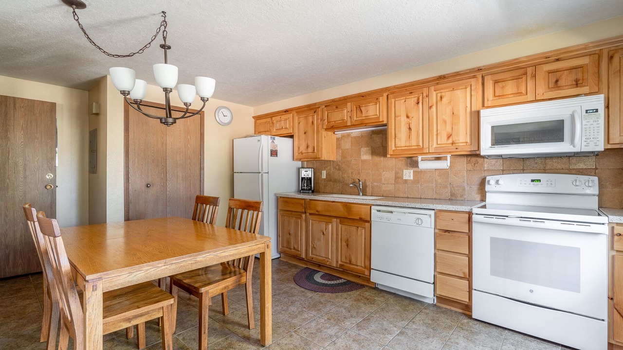 Photo of Kitchen in West Yellowstone
