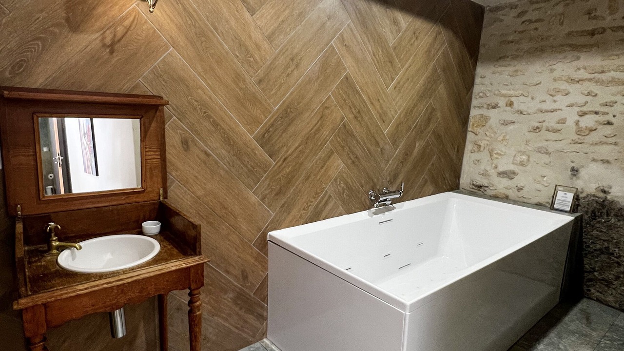 Photo of Bathroom in Lavacourt