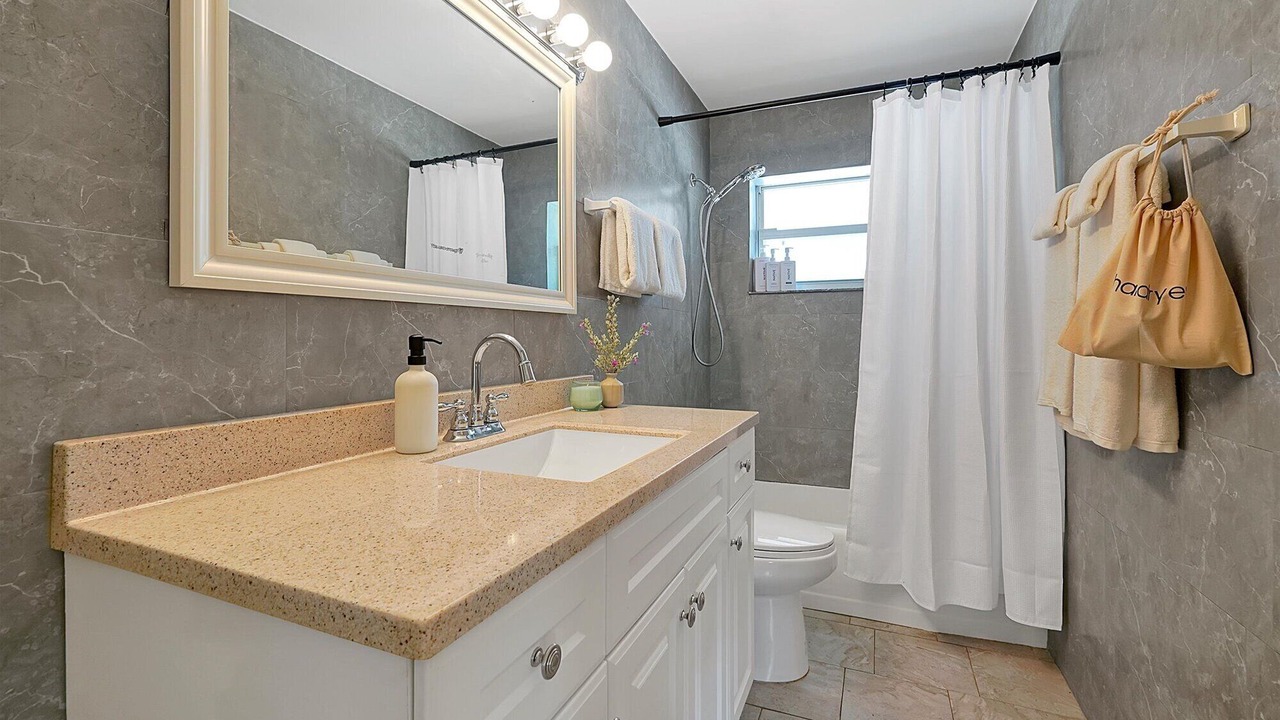 Photo of Others in Cocoa Isles