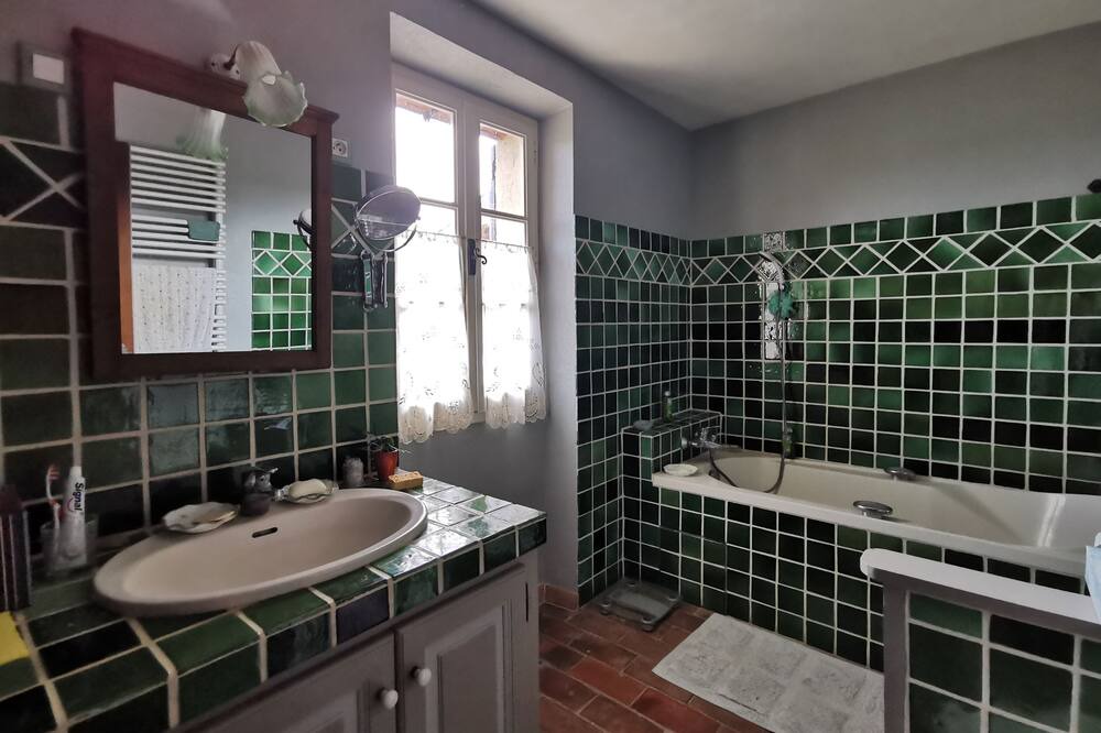 Photo of Bathroom in Lurs