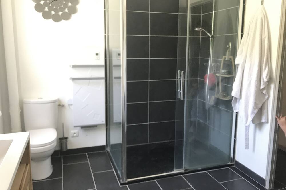 Photo of Bathroom in Manthelan