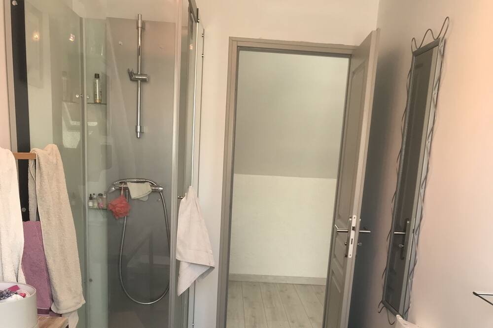 Photo of Bathroom in Manthelan