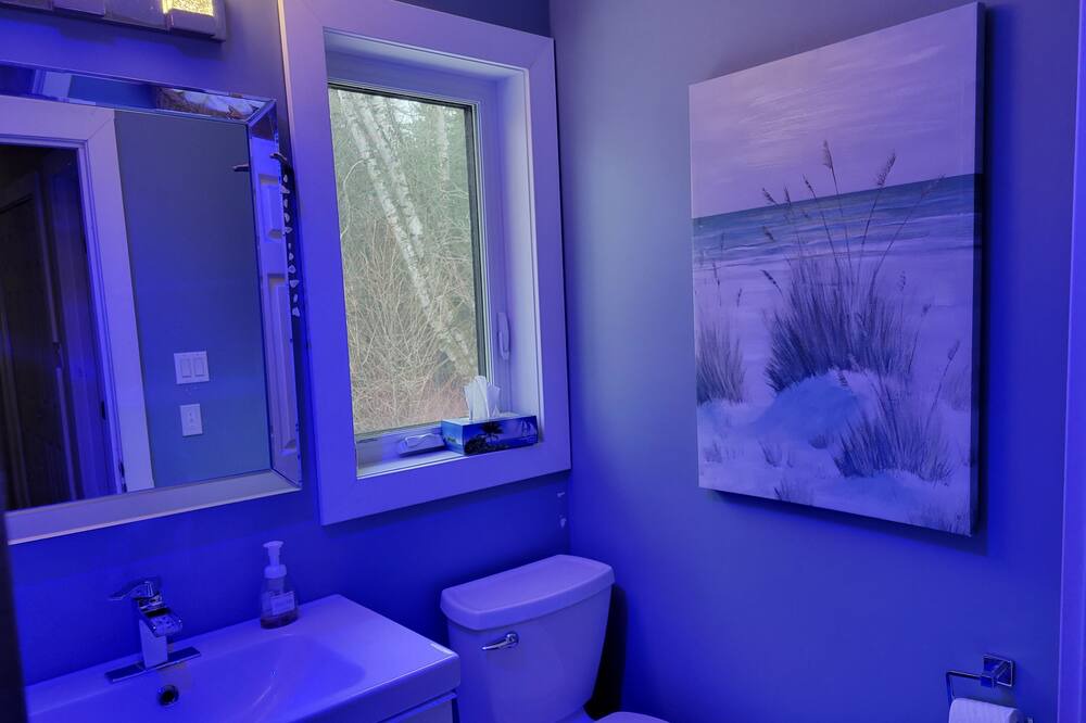 Photo of Bathroom in Hillside Beach