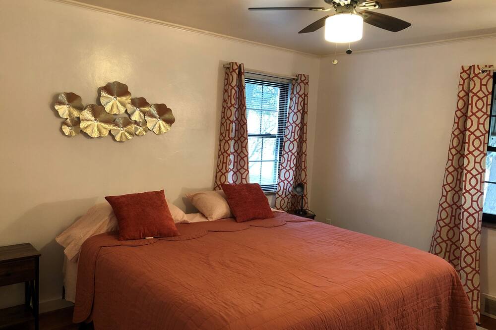 Photo of Bedroom in Penn Hills
