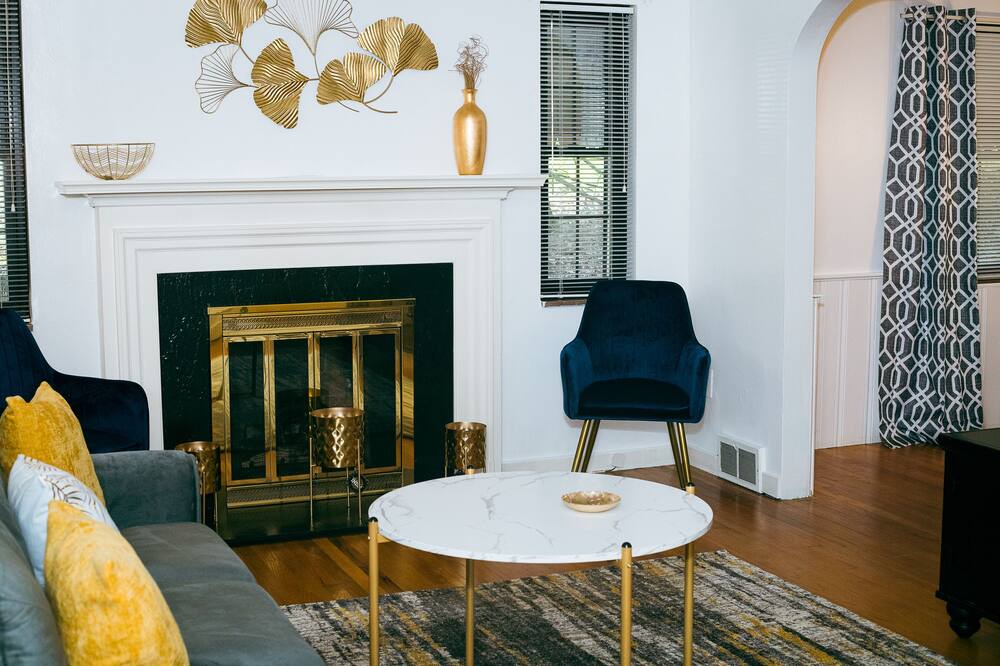 Photo of Livingroom in Penn Hills
