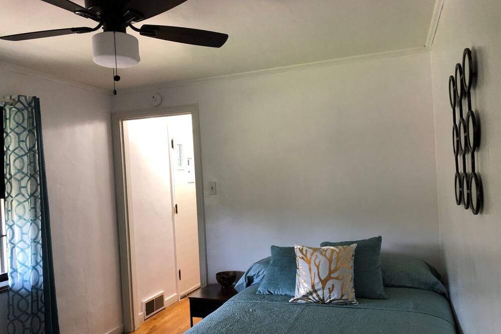 Photo of Bedroom in Penn Hills
