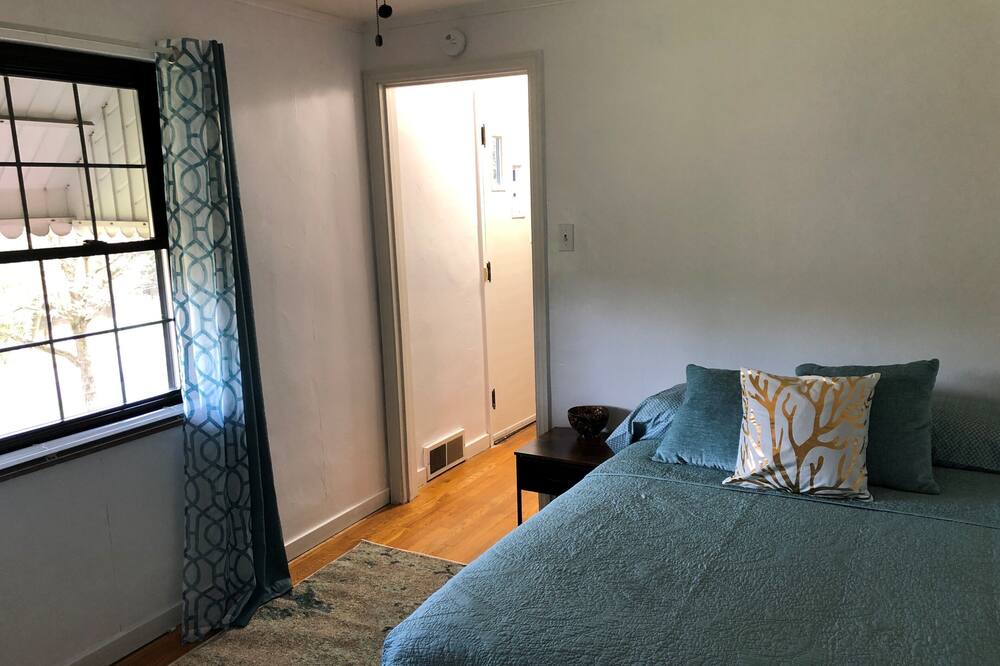 Photo of Bedroom in Penn Hills