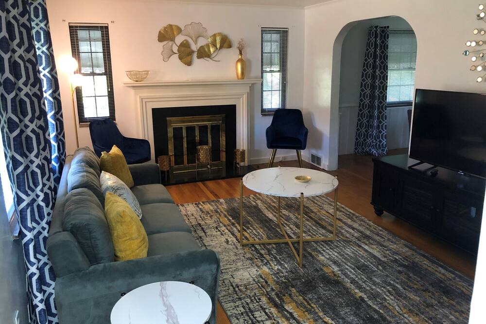 Photo of Livingroom in Penn Hills