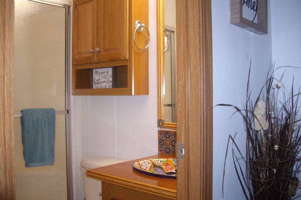 Photo of Bathroom in Donna
