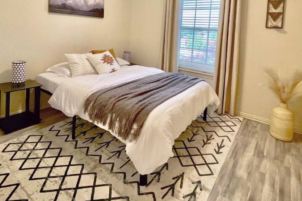 Photo of Bedroom in Garland