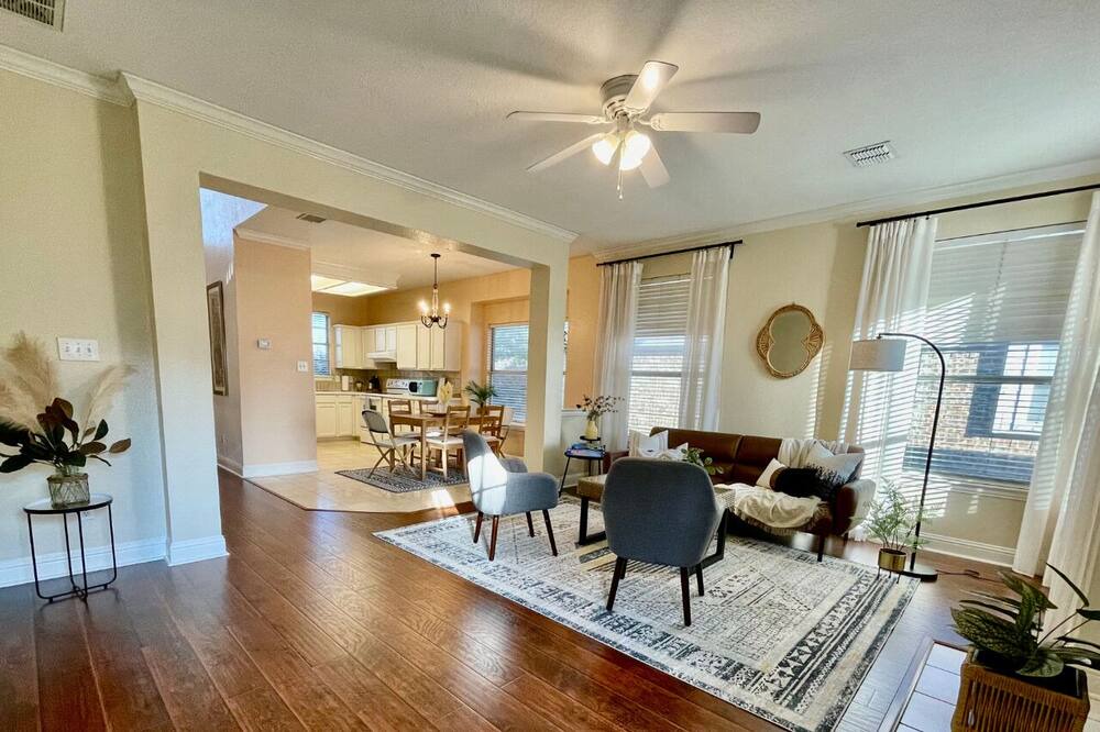 Photo of Livingroom in Garland