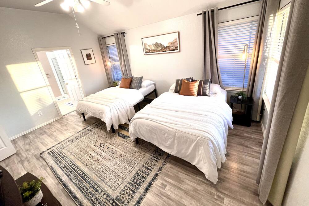 Photo of Bedroom in Garland