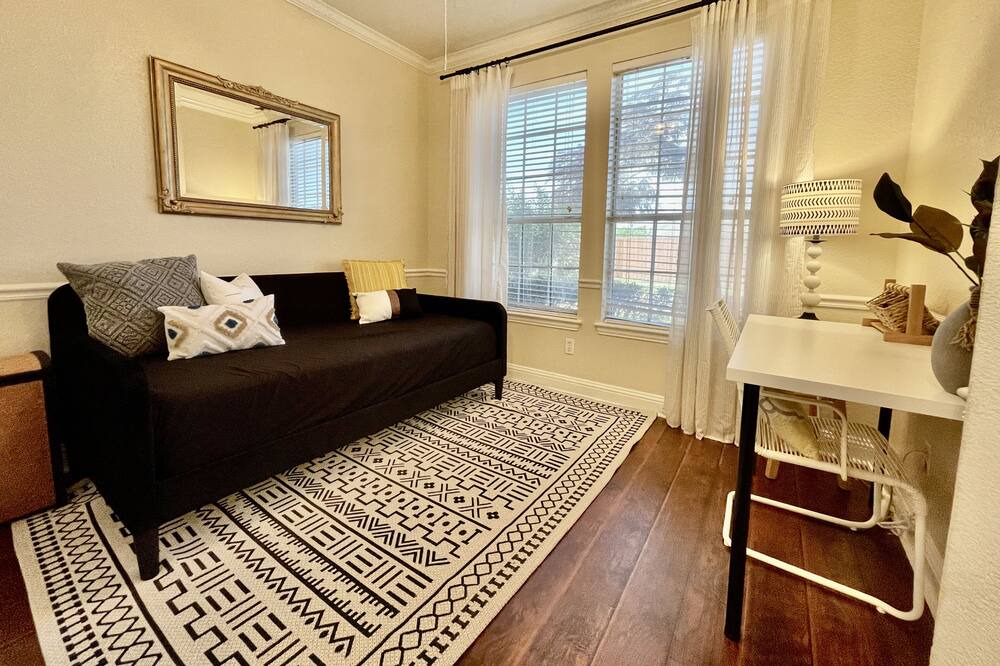 Photo of Livingroom in Garland