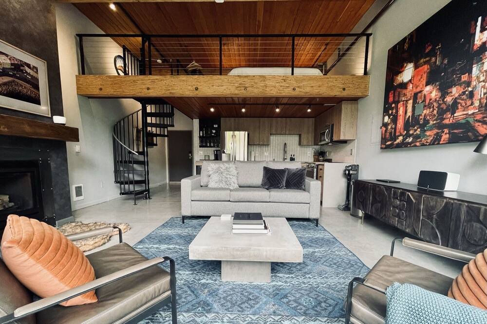 Photo of Livingroom in Miller Park