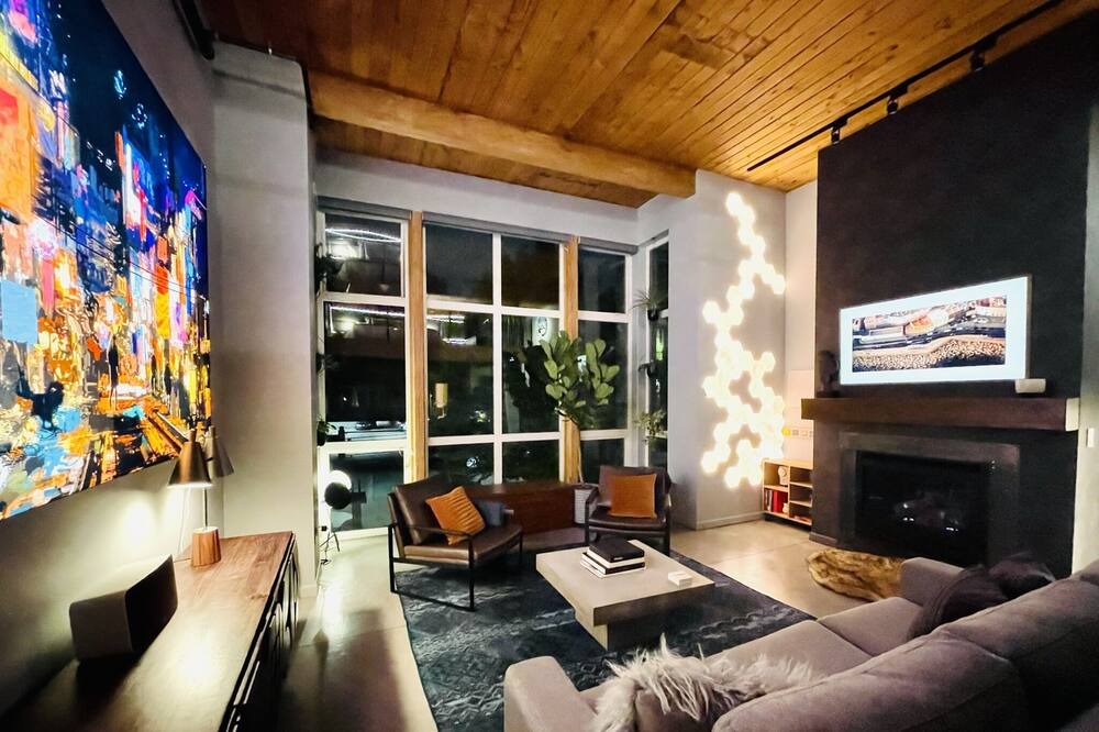 Photo of Livingroom in Miller Park