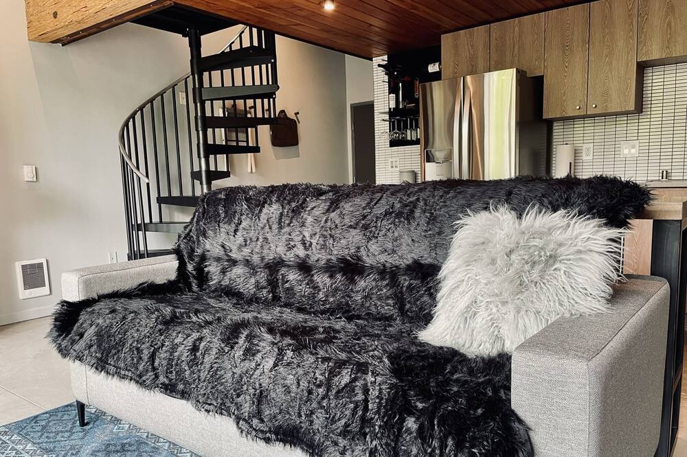 Photo of Livingroom in Miller Park