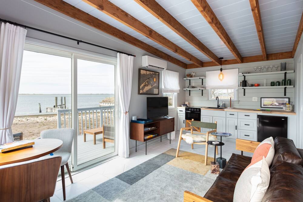 Photo of Livingroom in Hampton Bays