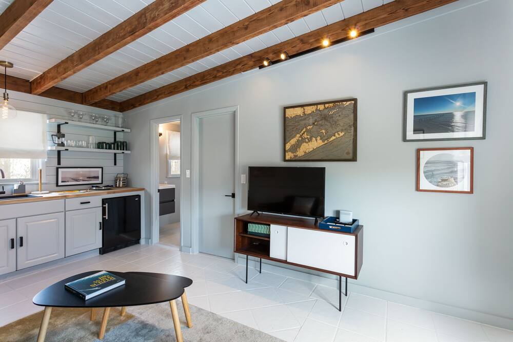 Photo of Livingroom in Hampton Bays