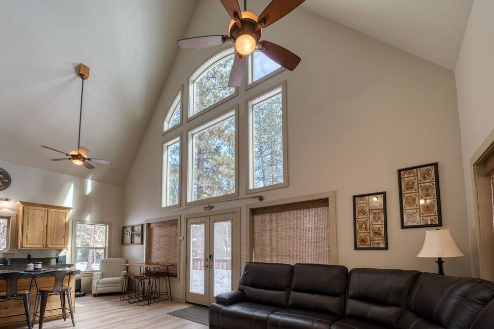 Photo of Livingroom in Garden Valley