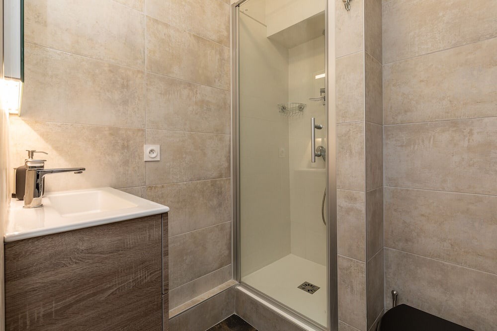 Photo of Bathroom in Carnot - Gailleton