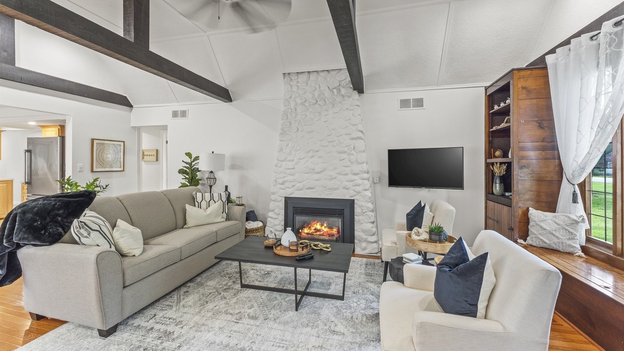 Photo of Livingroom in Town of Essex