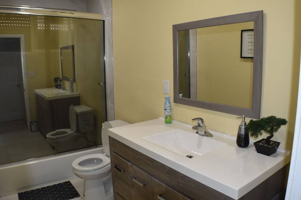 Photo of Bathroom in Rancho Dominguez