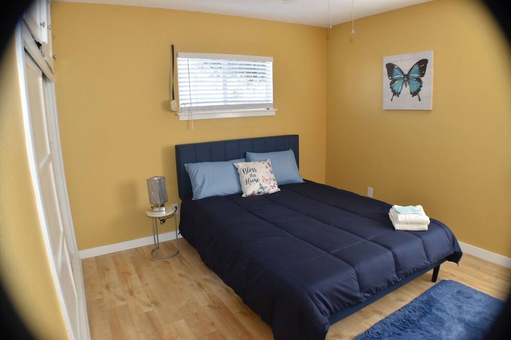 Photo of Bedroom in Rancho Dominguez