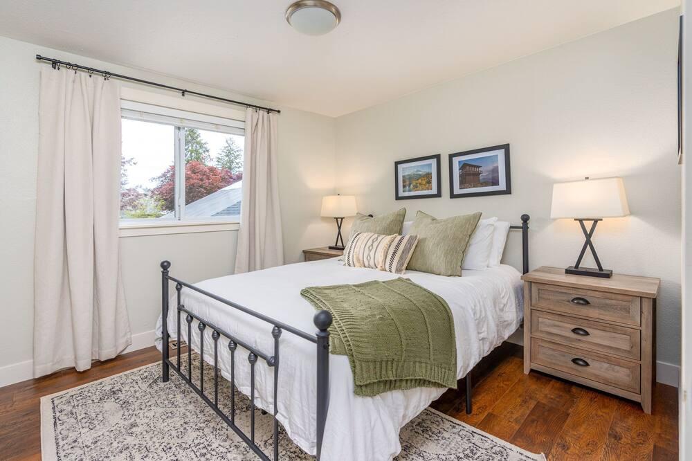 Photo of Bedroom in University Place