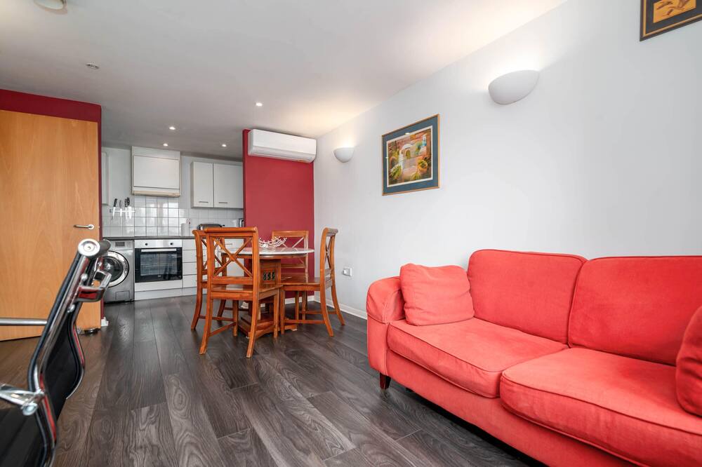 Photo of Livingroom in Sands End