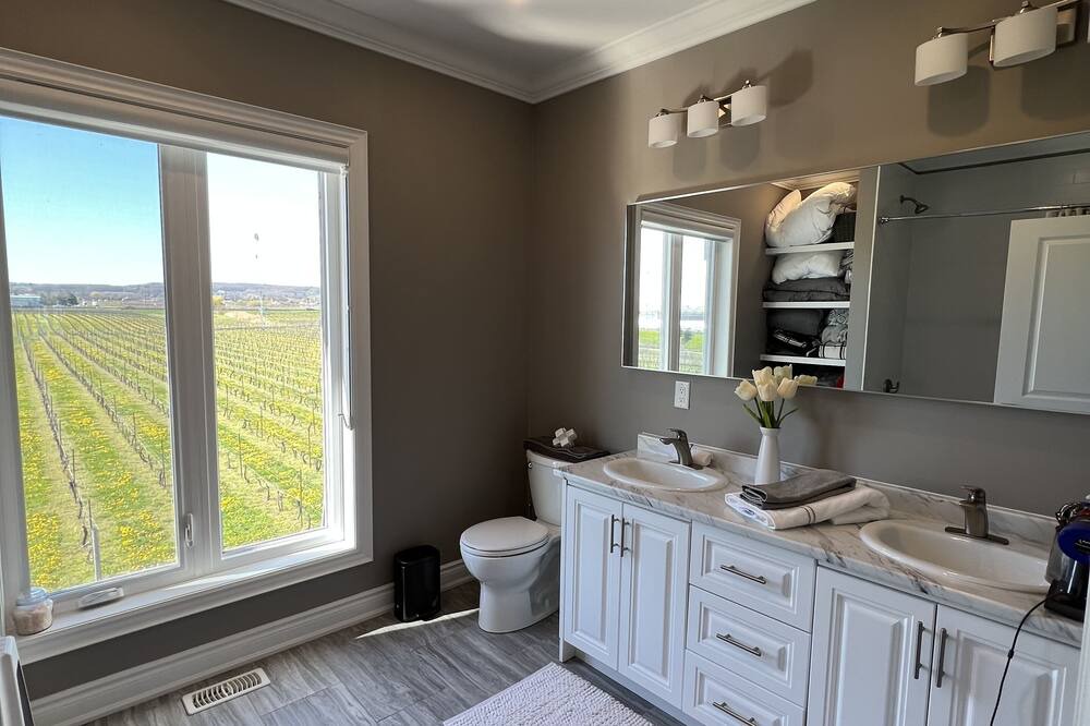 Photo of Bedroom in Beamsville