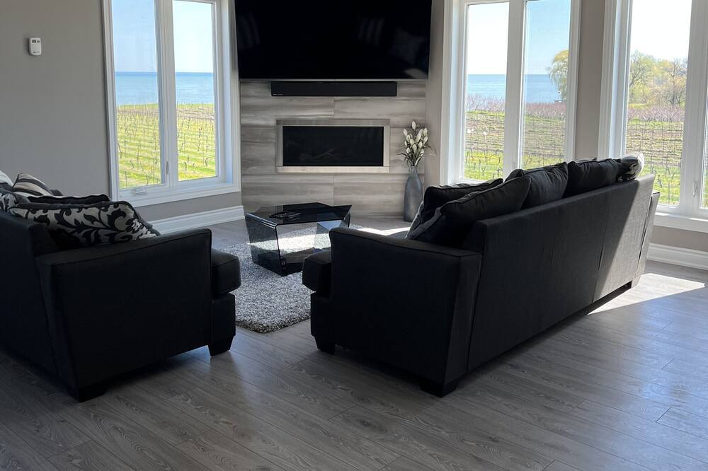 Photo of Livingroom in Beamsville