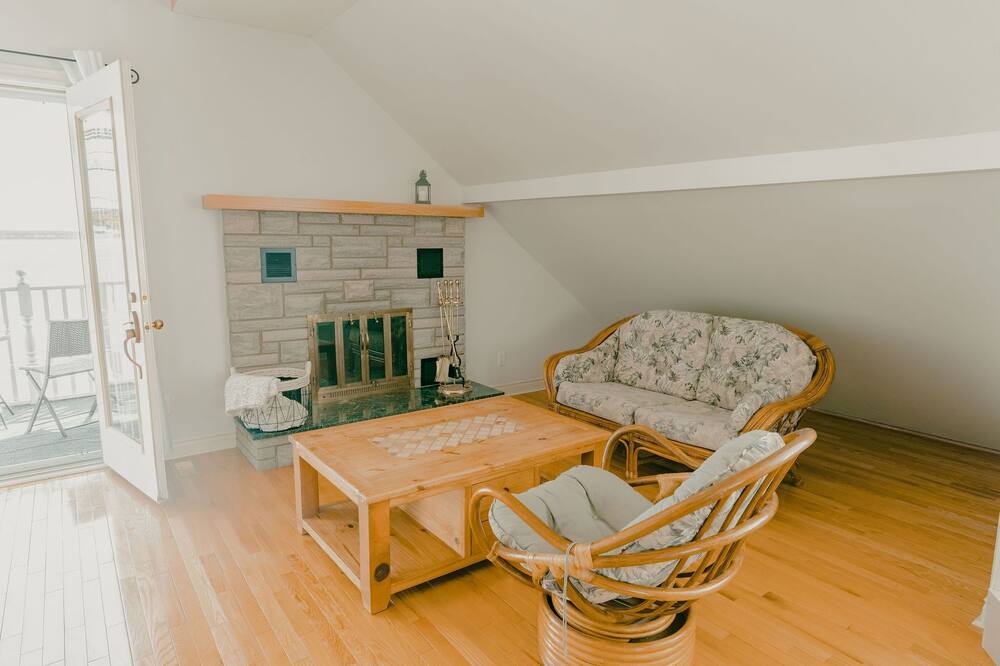 Photo of Livingroom in Maugerville