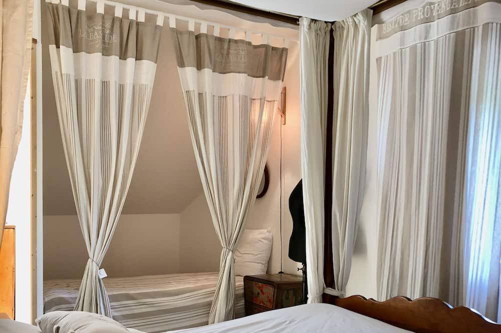 Photo of Bedroom in Courbouzon