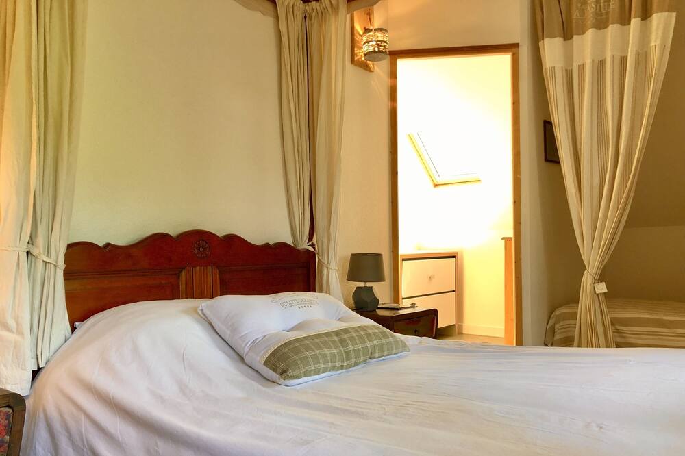 Photo of Bedroom in Courbouzon