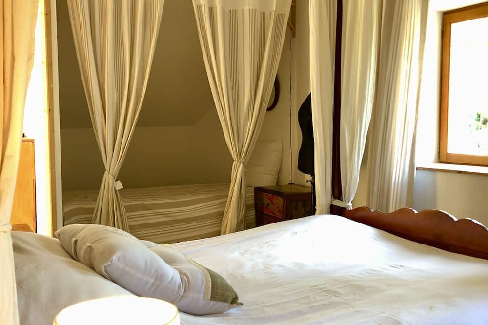 Photo of Bedroom in Courbouzon