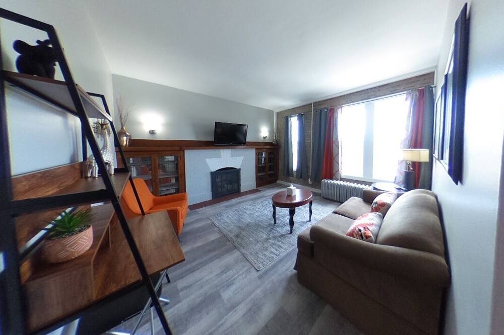 Photo of Livingroom in Whiting