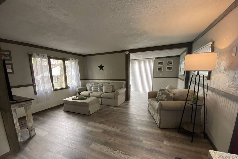 Photo of Livingroom in Rushford Lake