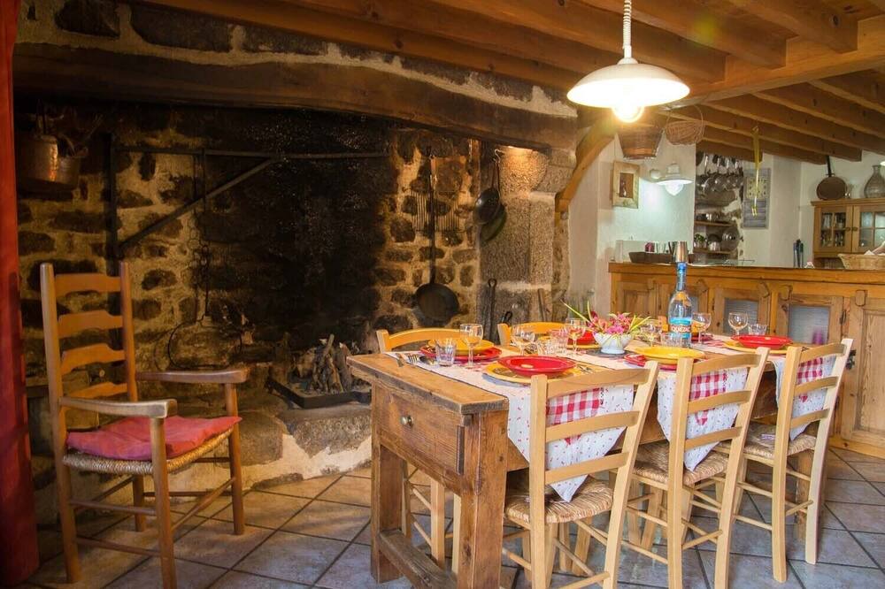 Photo of Kitchen in Saint-Symphorien